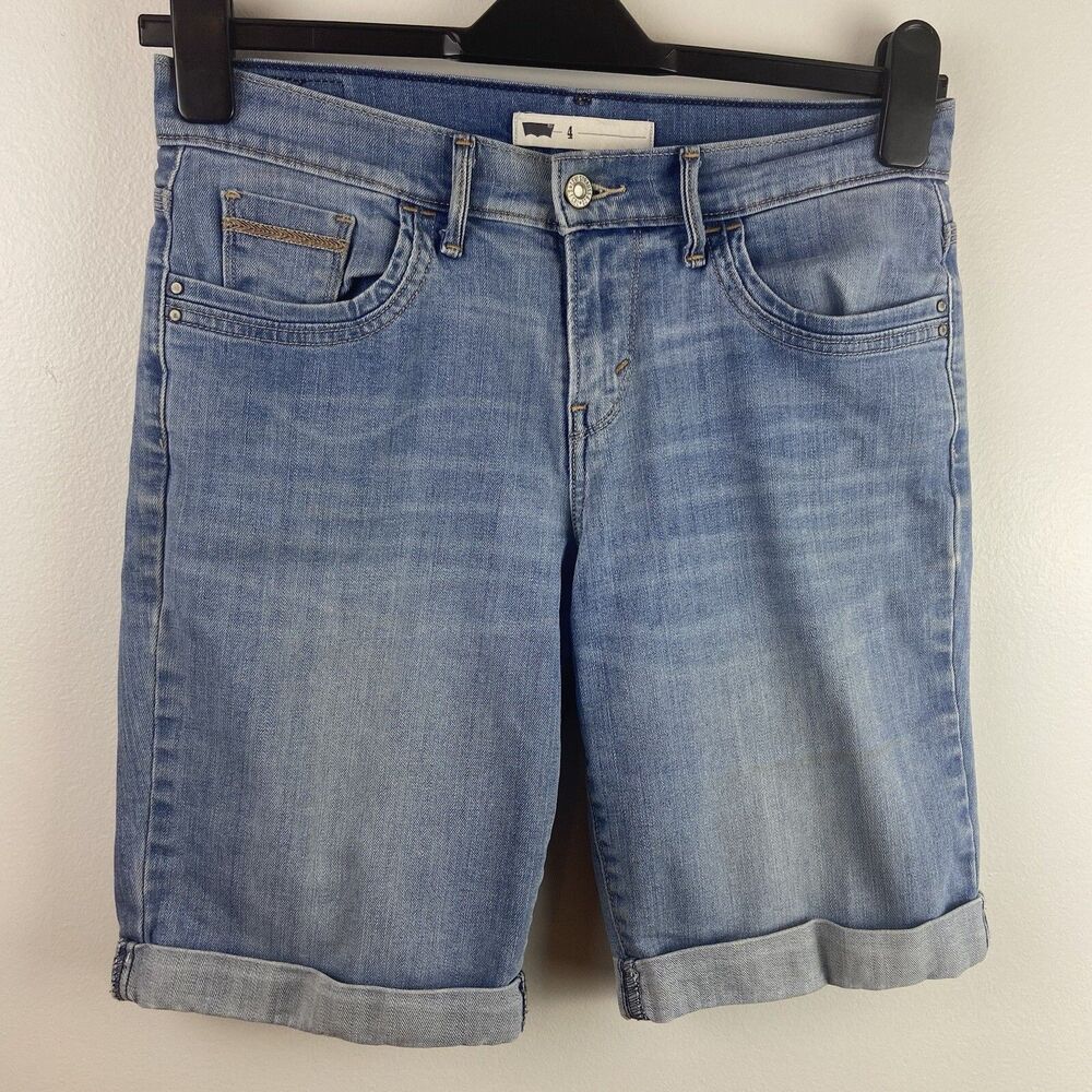 Levi’s Cuffed Bermuda Shorts Women's Size 4 Light Wash Denim Flap Pocket